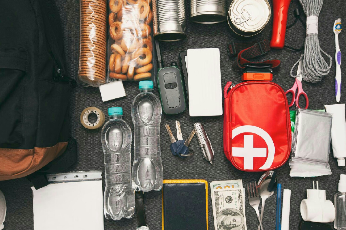 Oggetti indispensabili per assemblare un kit emergenze invernali completo e funzionale per la casa